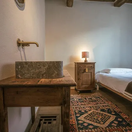 La Pietra Hotel